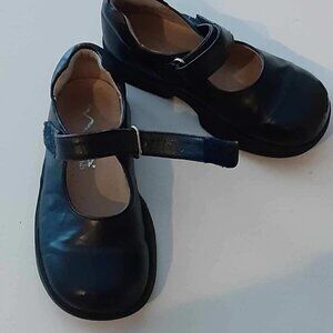 Nina Little Girl Mary Janes black size 7